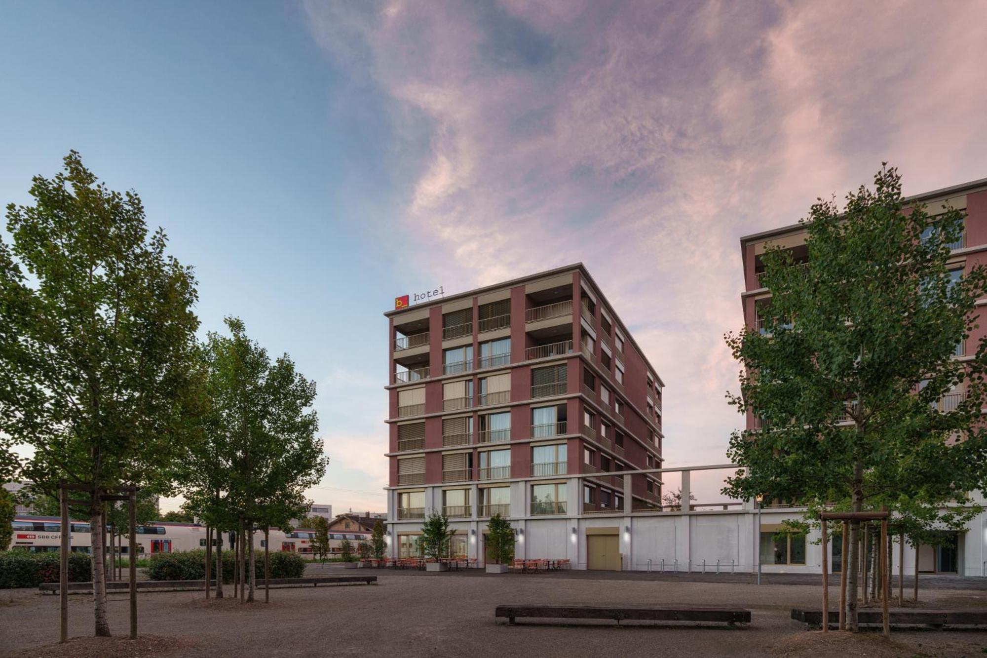B-Smart Hotel Арбон Екстериор снимка